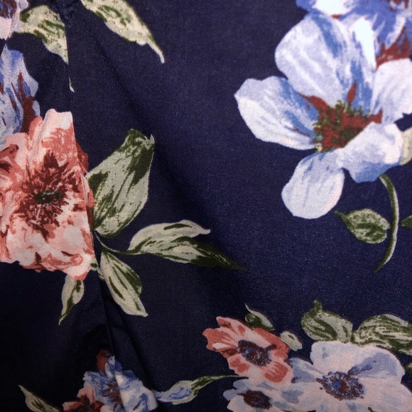 Floral top - Picture 6 of 6